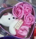 Corazón de lata con osito y flores para el Día de la Madre